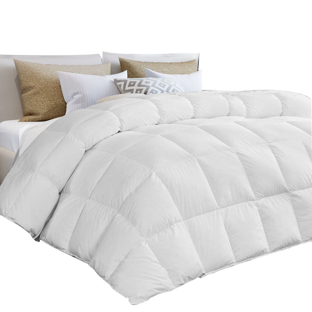 DreamZ All Season Quilt featuring hypoallergenic siliconized fiberfill, soft polyester cover, and baffle box design in white color.